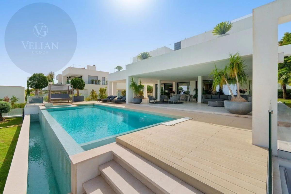 Sale of independent chalet in Nueva andalucia, Marbella
photo 3