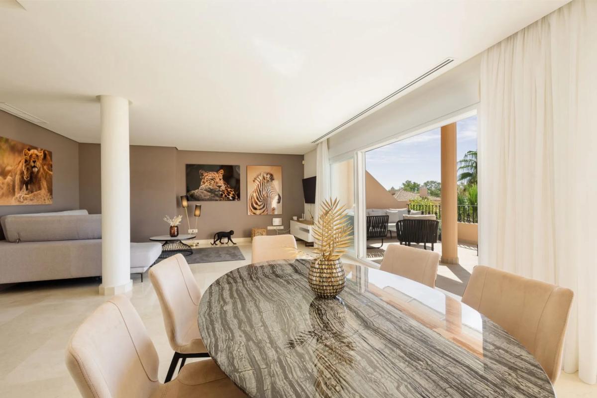 Venta de ático en Urbanización Vista Real, 39, Marbella photo 1