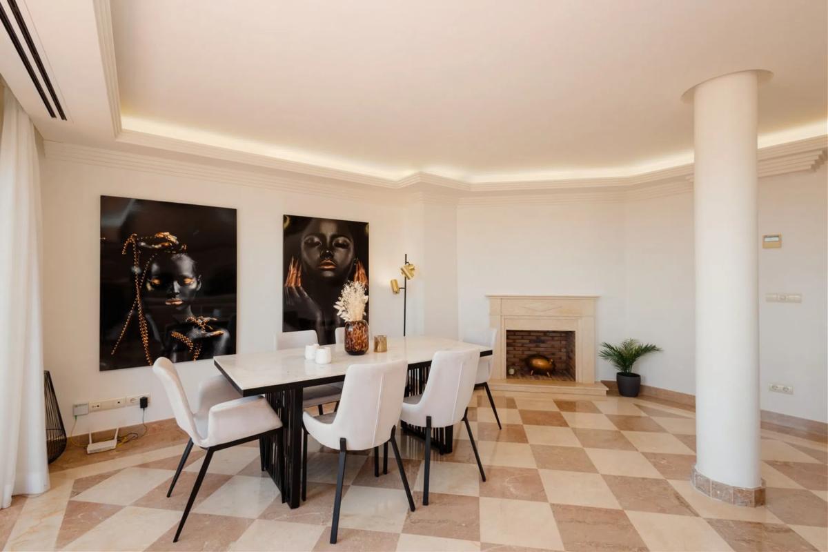 Venta de ático en Urbanización Vista Real, 39, Marbella photo 2