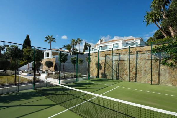 Independent chalet for sale in Calle Pez Austral, 33, Marbella
photo 1