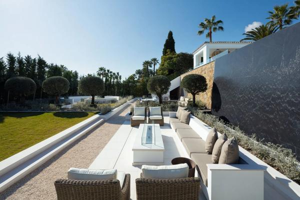 Independent chalet for sale in Calle Pez Austral, 33, Marbella
thumbnail 2