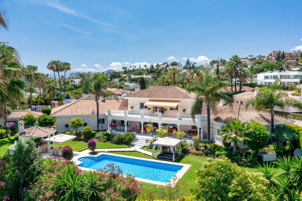 Продажа отдельного шале в Urbanizacion N Andalucia 1G, Марбелла photo 1