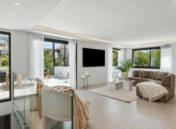 Chalet pareado en calle Sirio photo 4