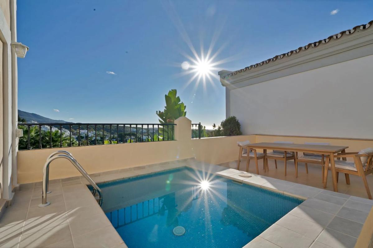 Venta de chalet adosado en Calle Pléyades , Marbella photo 1