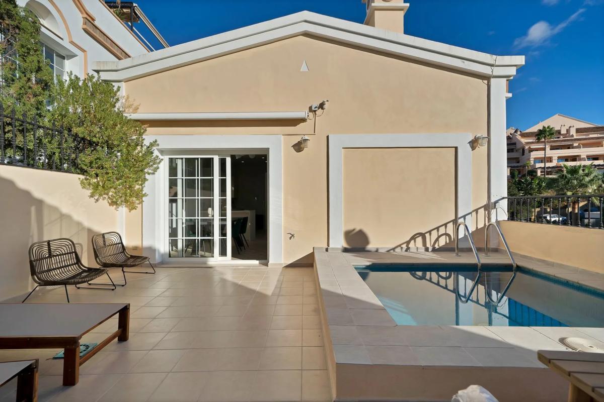 Venta de chalet adosado en Calle Pléyades , Marbella photo 3