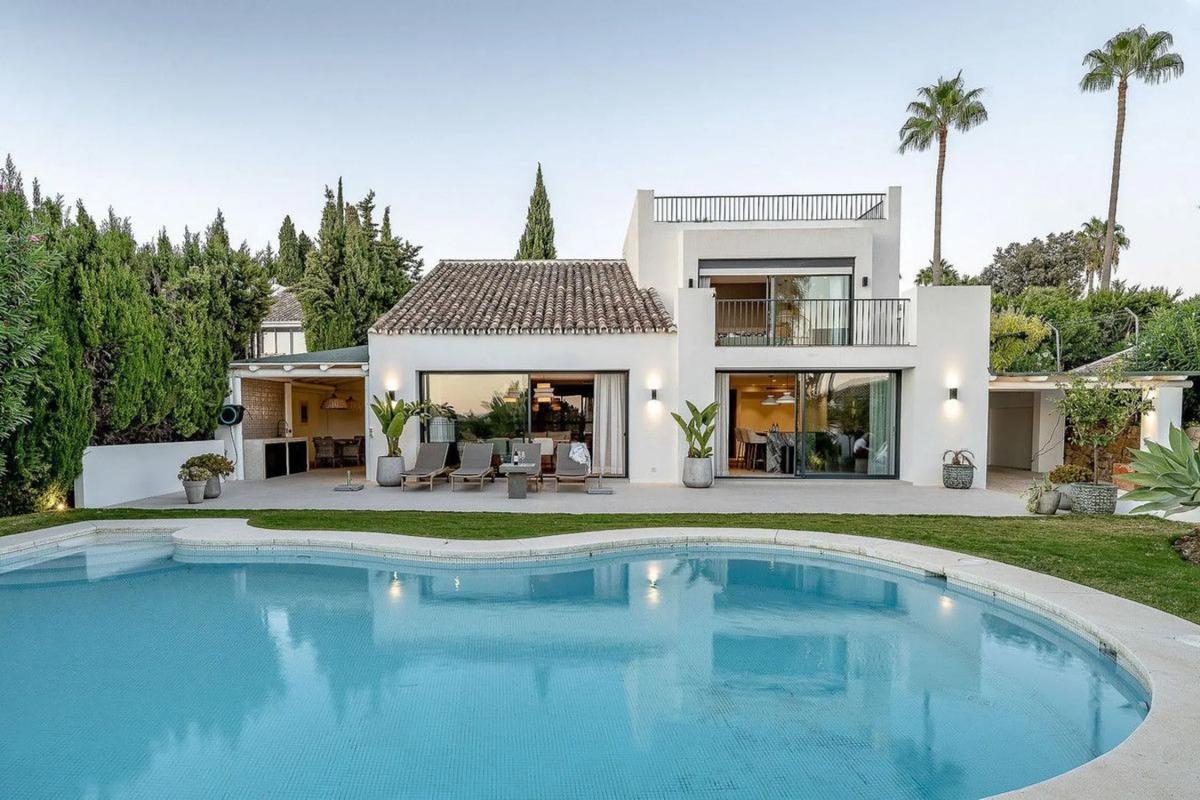 Venta de chalet independiente en Barrio Los Naranjos, Marbella
photo 1
