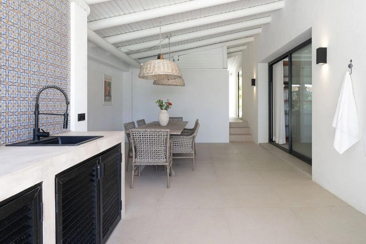 Venta de chalet independiente en Barrio Los Naranjos, Marbella
photo 2