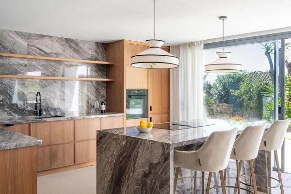 Chalet wolnostojący na sprzedaż w  Barrio Los Naranjos, Marbella photo 4