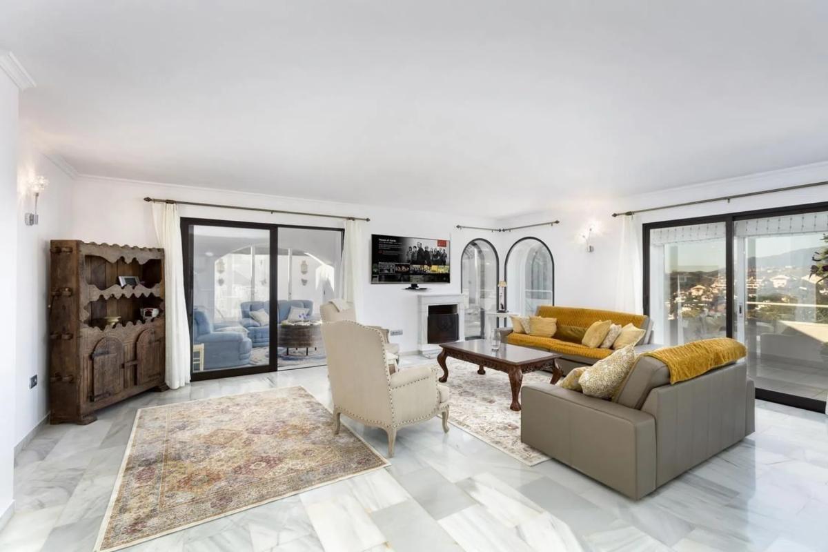 Venta de chalet independiente en Barrio Los Naranjos, Marbella
photo 1