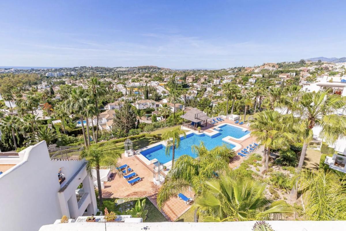 Sprzedaż duplexu w Barrio Los Naranjos, Marbella photo 1