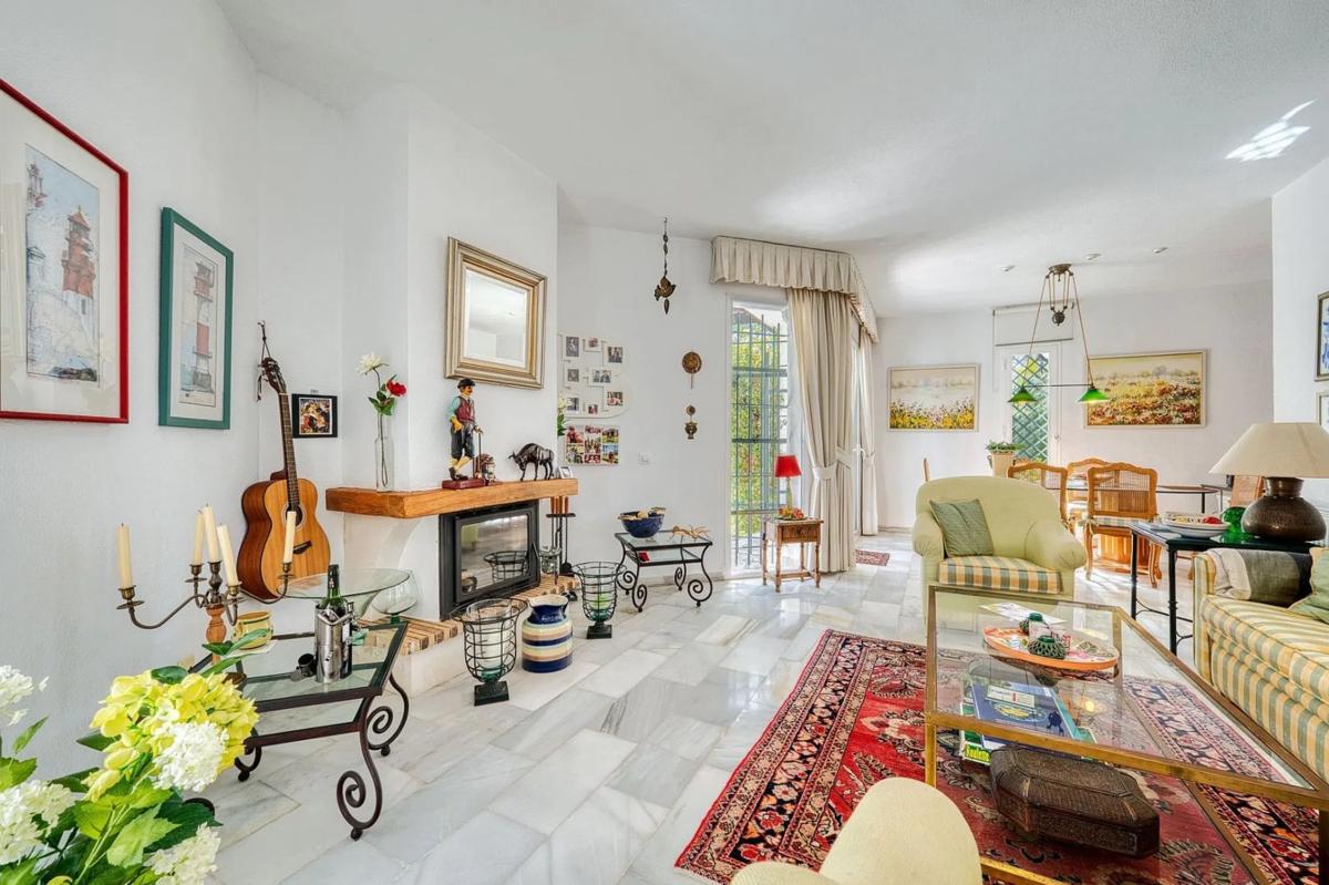Продажа отдельного шале в Barrio Los Naranjos, Марбелла photo 2