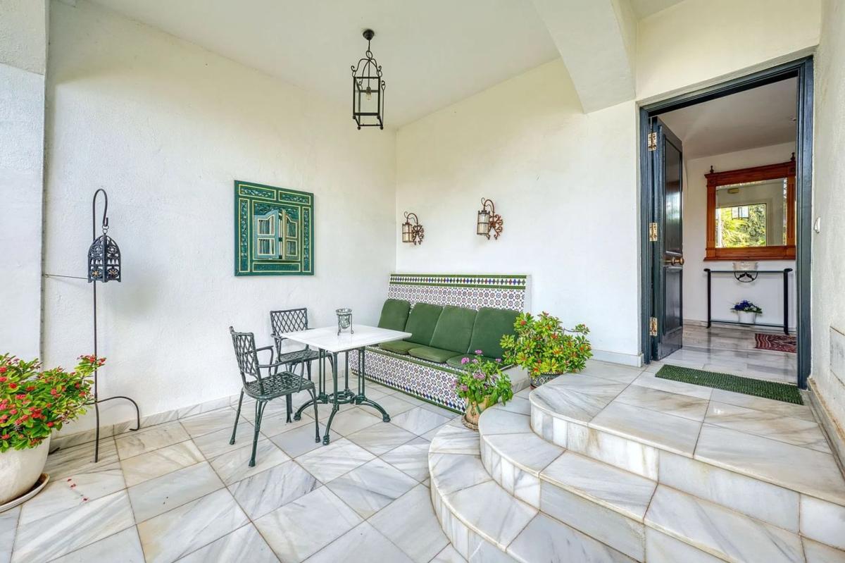 Продажа отдельного шале в Barrio Los Naranjos, Марбелла photo 3