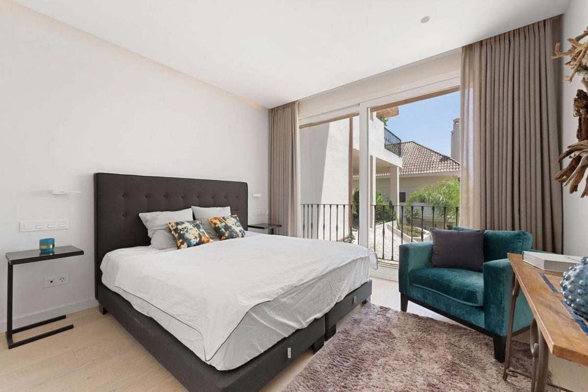 Venta de duplex en Calle Aries, Marbella photo 3