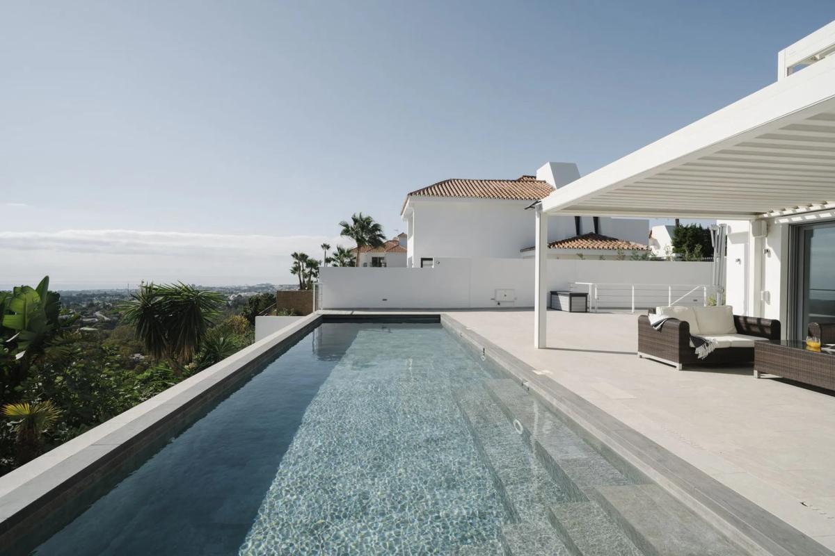 Venta de chalet independiente en Barrio Los Naranjos, Marbella
photo 1