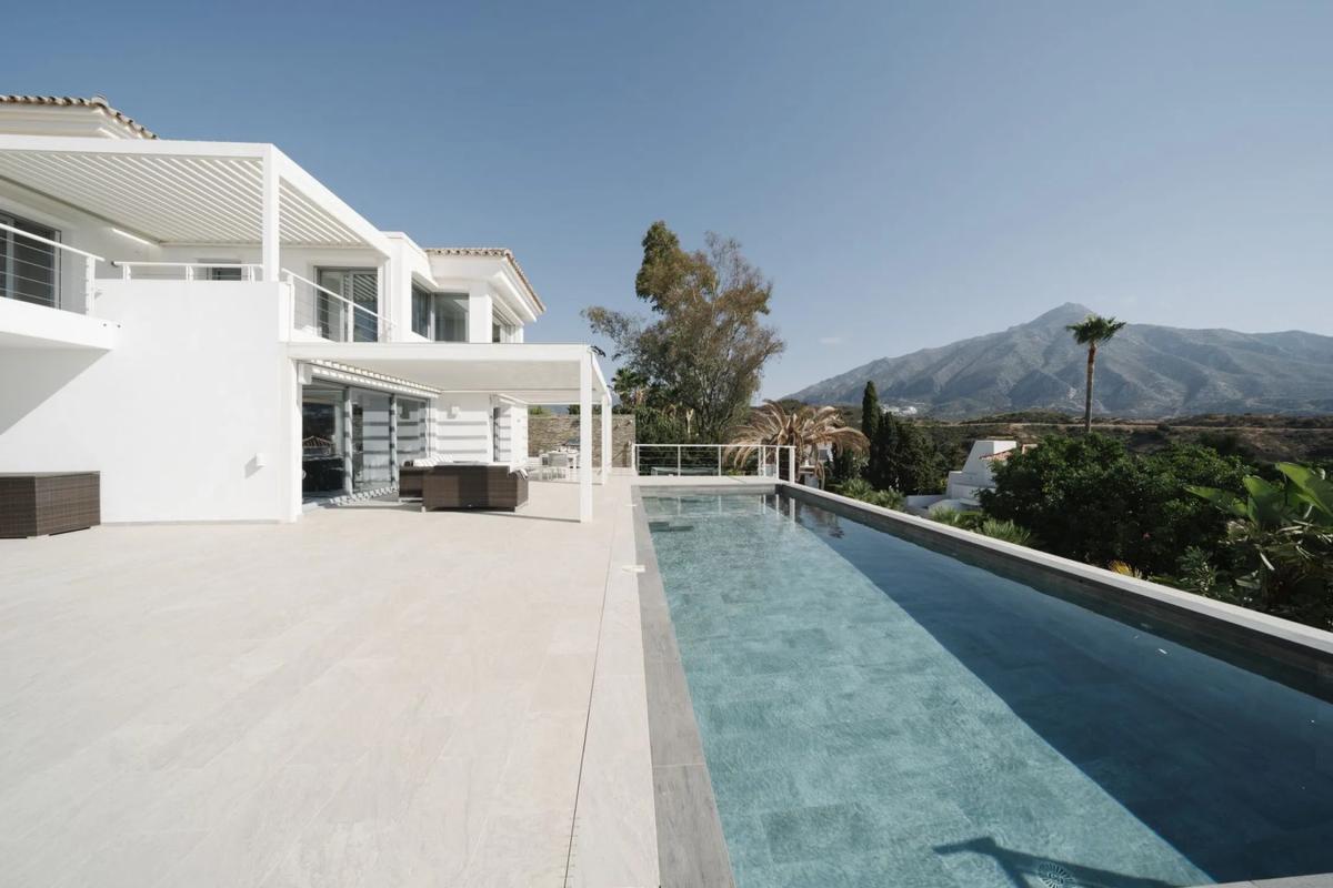 Venta de chalet independiente en Barrio Los Naranjos, Marbella
photo 2