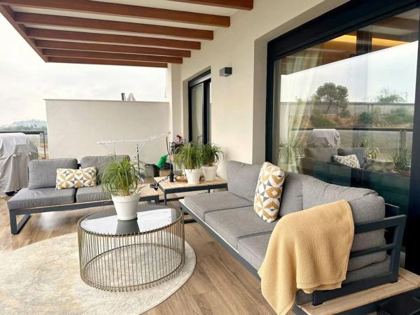 Piso en venta en Barrio Los Naranjos, Marbella
 photo 1
