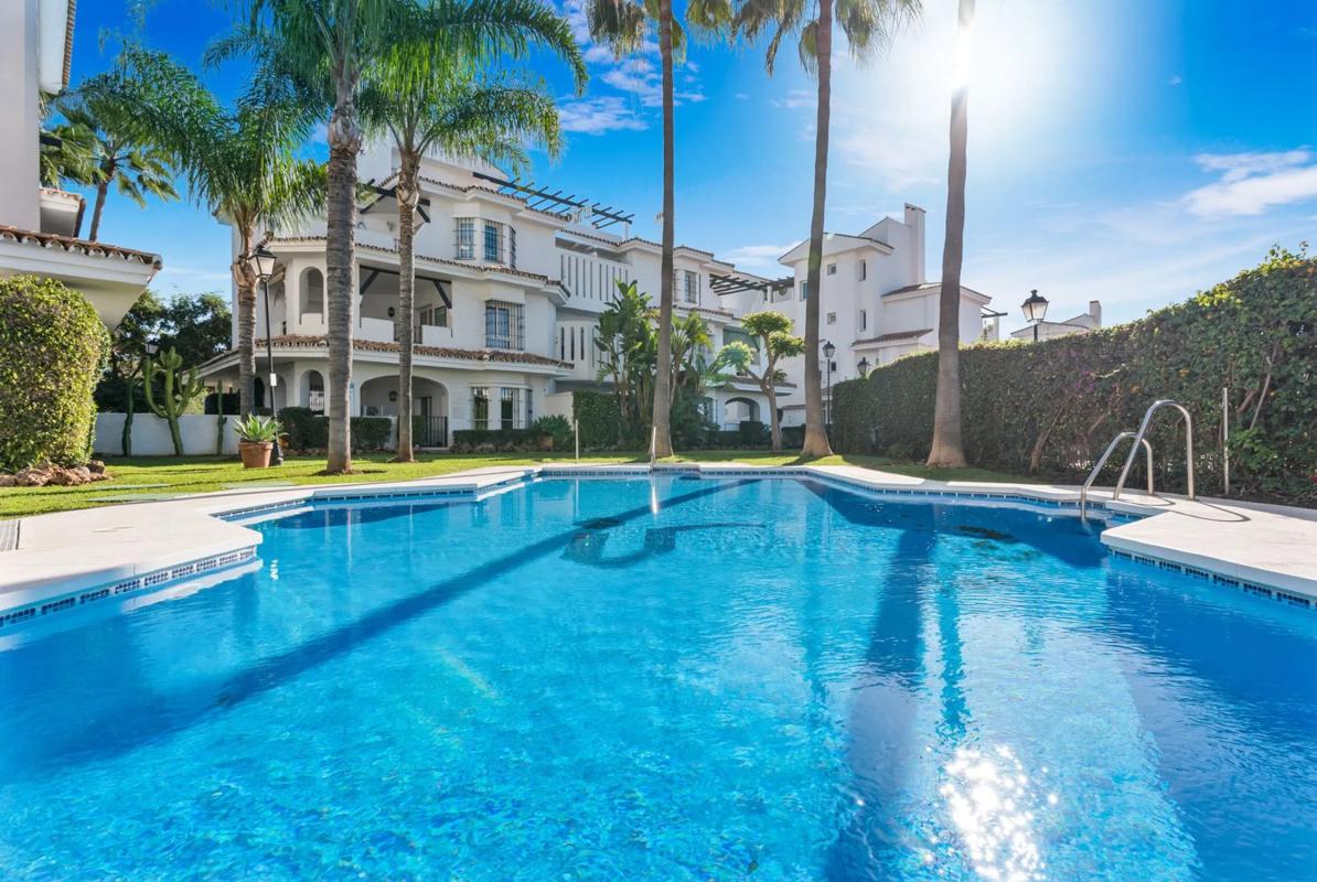 Sprzedaż poddasza w Barrio Los Naranjos, Marbella photo 1