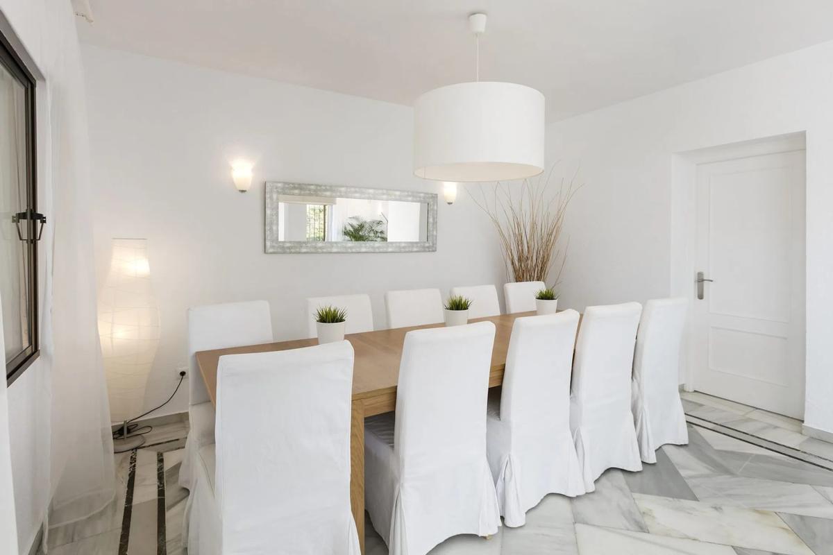 Venta de chalet independiente en Barrio Los Naranjos, Marbella
photo 1