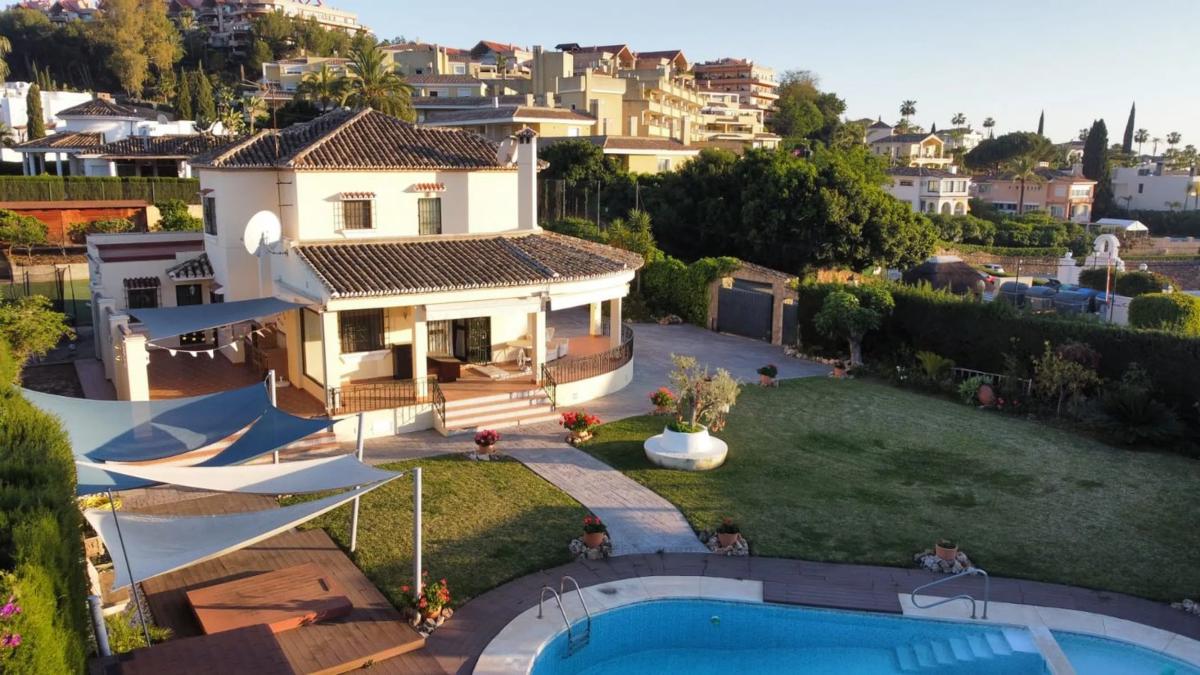 Venta de chalet independiente en Barrio Los Naranjos, Marbella
photo 2