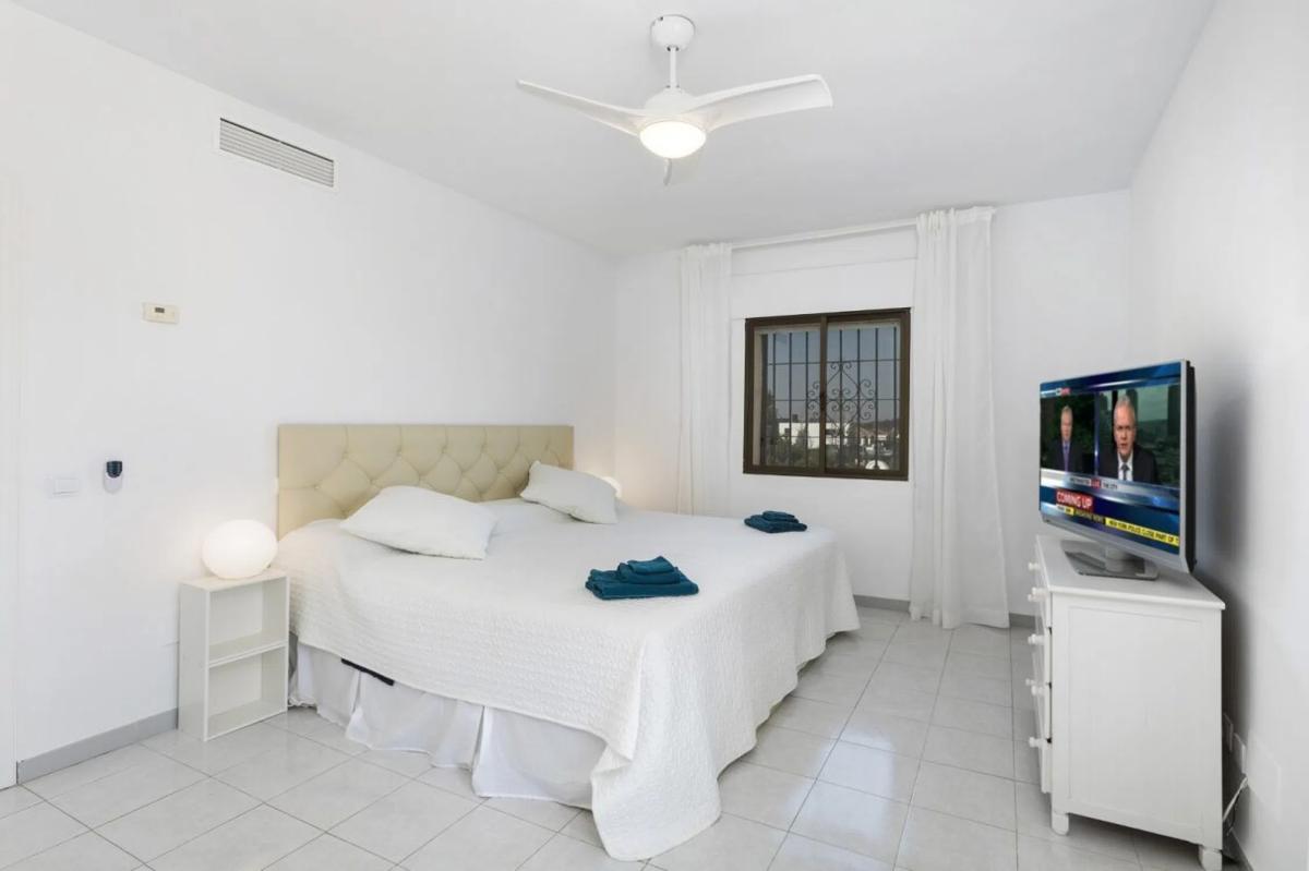 Venta de chalet independiente en Barrio Los Naranjos, Marbella
photo 3