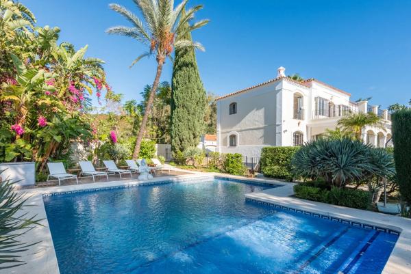 Chalet wolnostojący na sprzedaż w Calle Centauro 6F, 15, Marbella photo 1