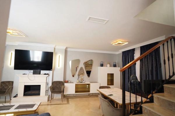 Chalet adosado en venta en  Barrio Los Naranjos , Marbella photo 1