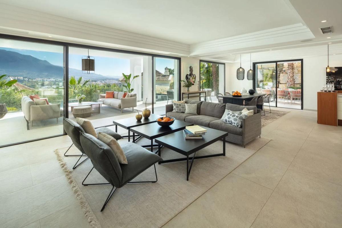 Venta de chalet independiente en Calle Osa Mayor, Marbella
 photo 2