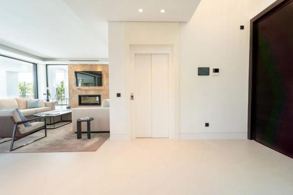 Chalet wolnostojący na sprzedaż w Barrio Los Naranjos, Marbella photo 1