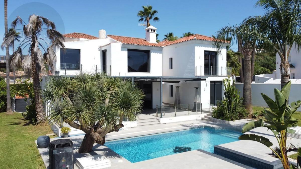 Продажа отдельного шале в Nueva andalucia, Марбелла photo 1