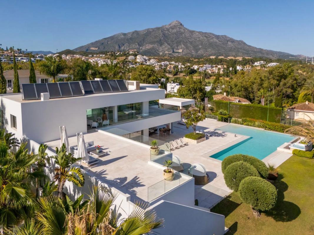 Venta de chalet independiente en Barrio Los Naranjos, Marbella
photo 1