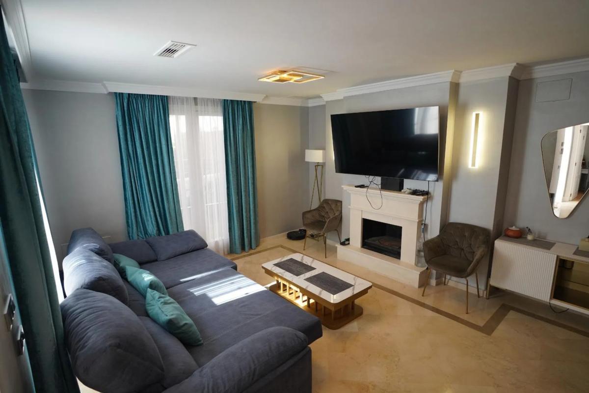 Venta de chalet adosado en Barrio Los Naranjos , Marbella photo 3