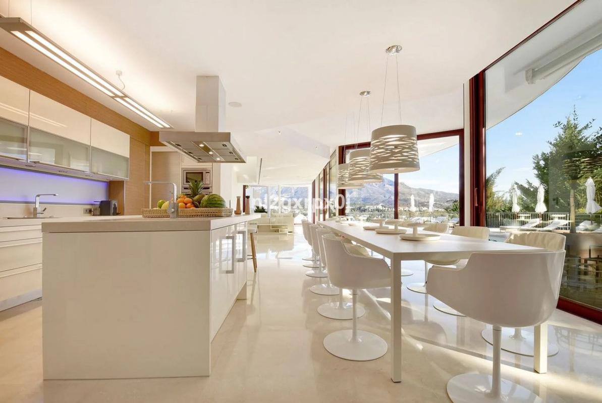 Venta de chalet independiente en Avenida Calderón de la Barca, Marbella
 photo 2