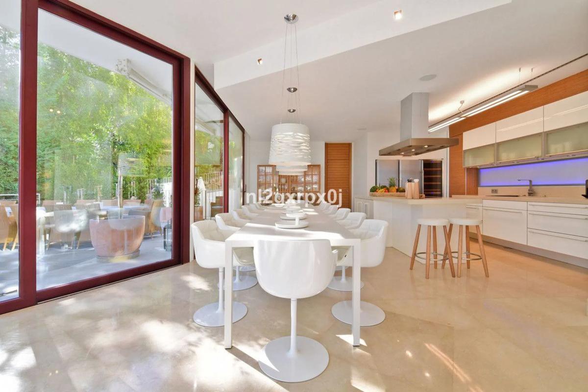 Venta de chalet independiente en Avenida Calderón de la Barca, Marbella
 photo 5