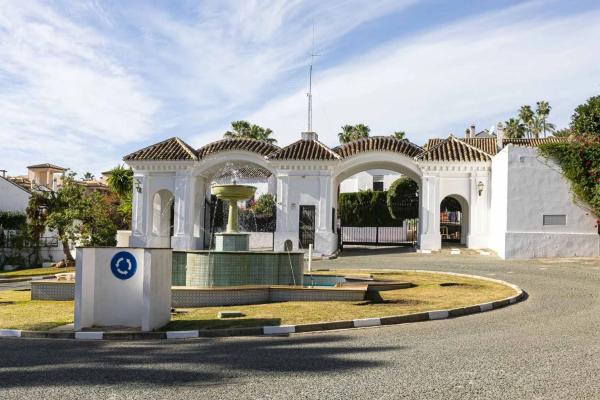 Ático en venta en  Calle Aries, 43, Marbella photo 2
