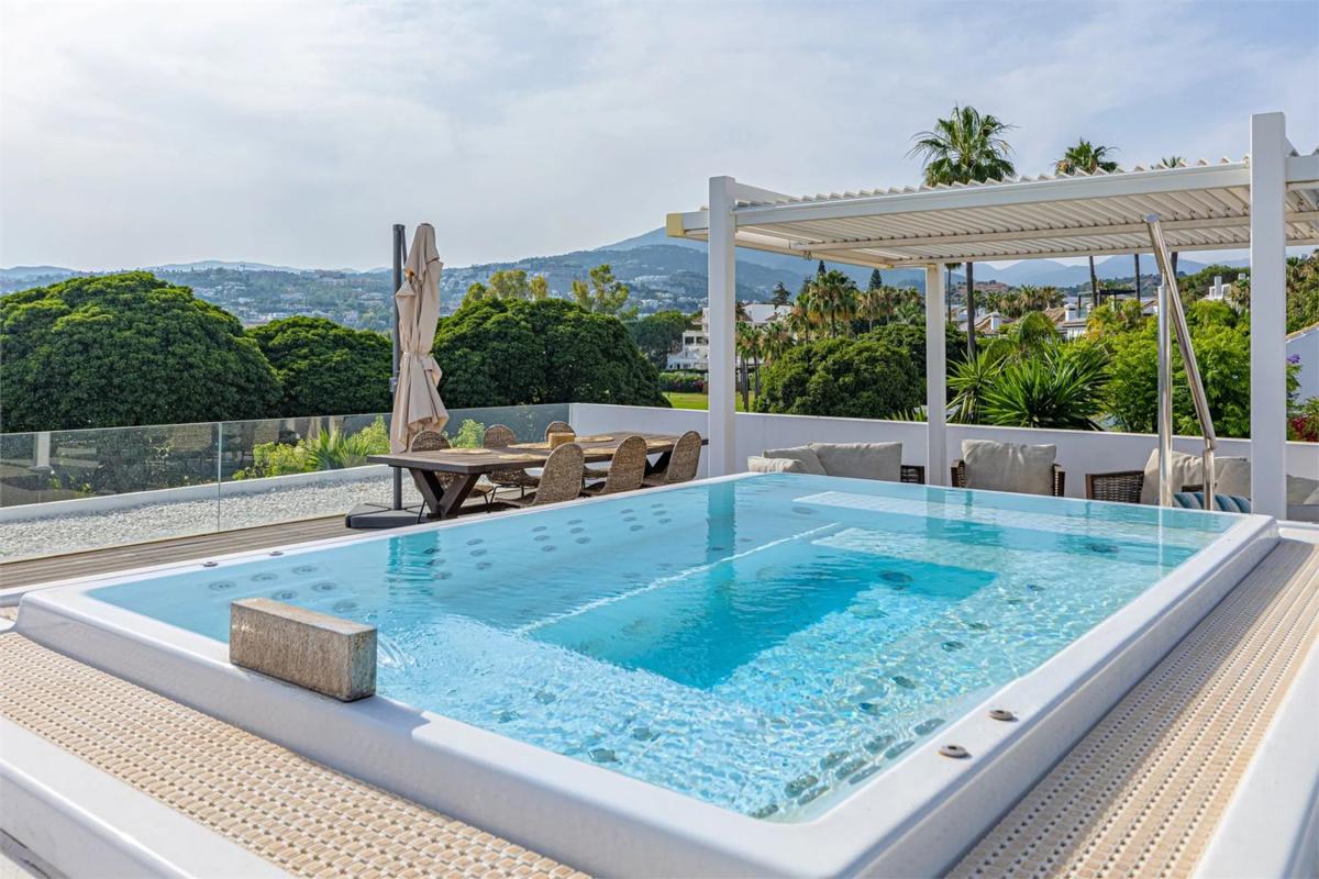 Sale of independent chalet in Calle Orión, Marbella
 photo 5