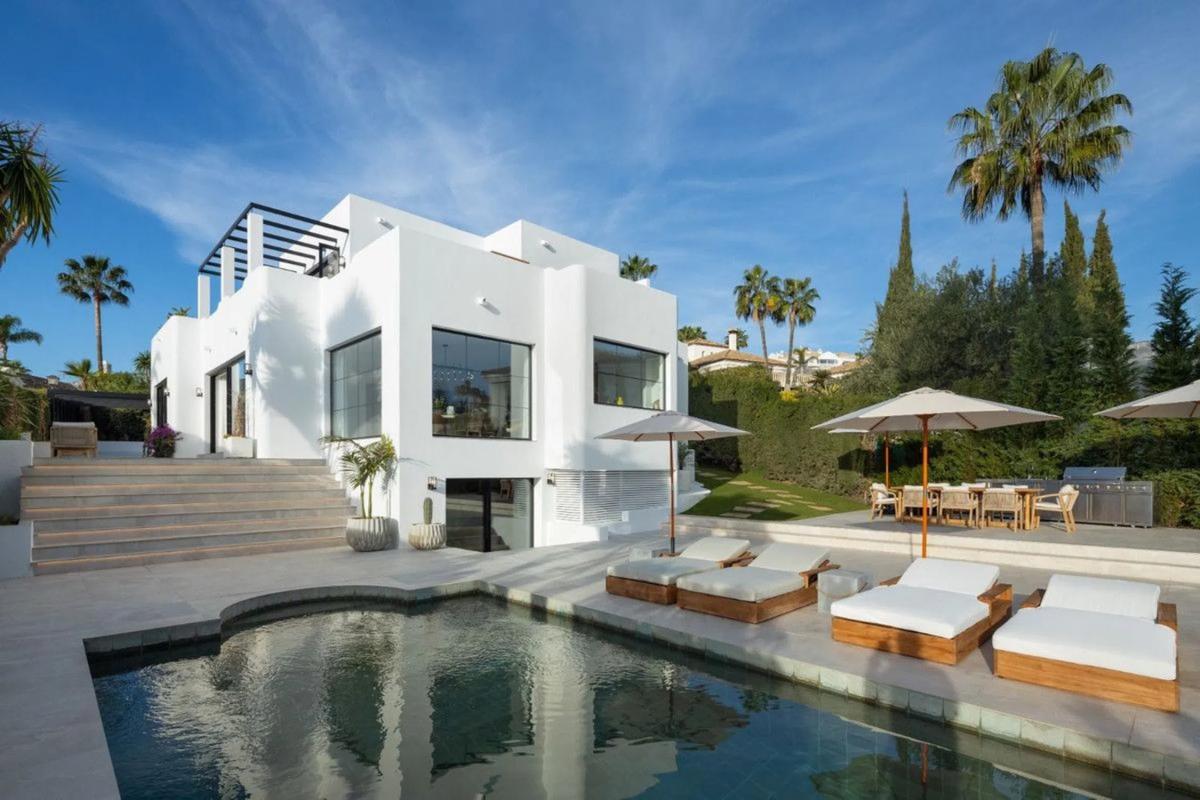Venta de chalet independiente en Calle Osa Mayor, Marbella
photo 1