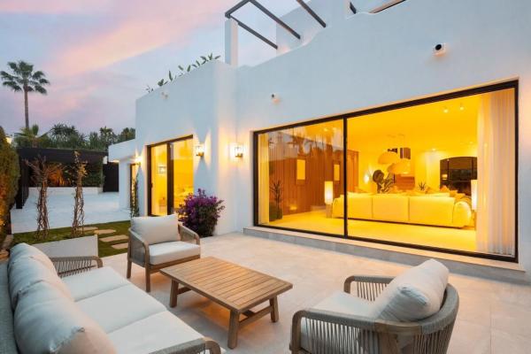 Chalet wolnostojący na sprzedaż w  Calle Osa Mayor, Marbella photo 4