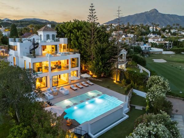 Chalet wolnostojący na sprzedaż w Urbanizacion N Andalucia 1F, 105, Marbella thumbnail 1
