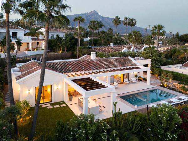Chalet wolnostojący na sprzedaż w Calle Centauro 6F, 4 -6, Marbella thumbnail 1