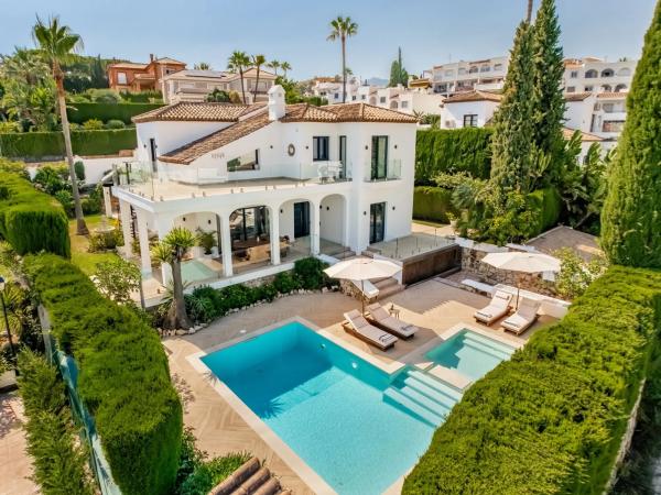 Independent chalet for sale in Calle Aries, 3, Marbella
 photo 2