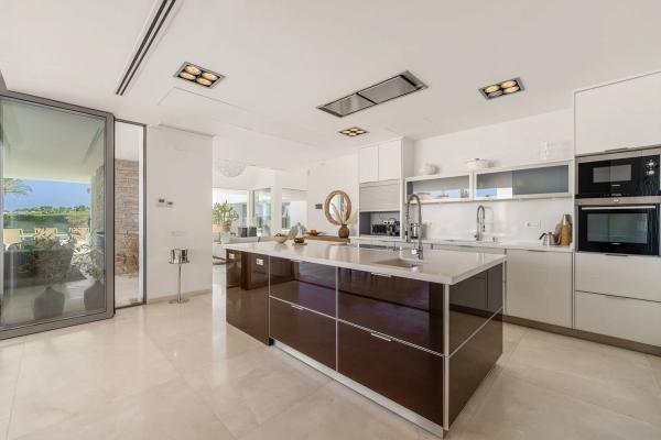 Частный шале на продаже в  Calle Osa Menor 2G, 42 -1, Марбелла photo 4