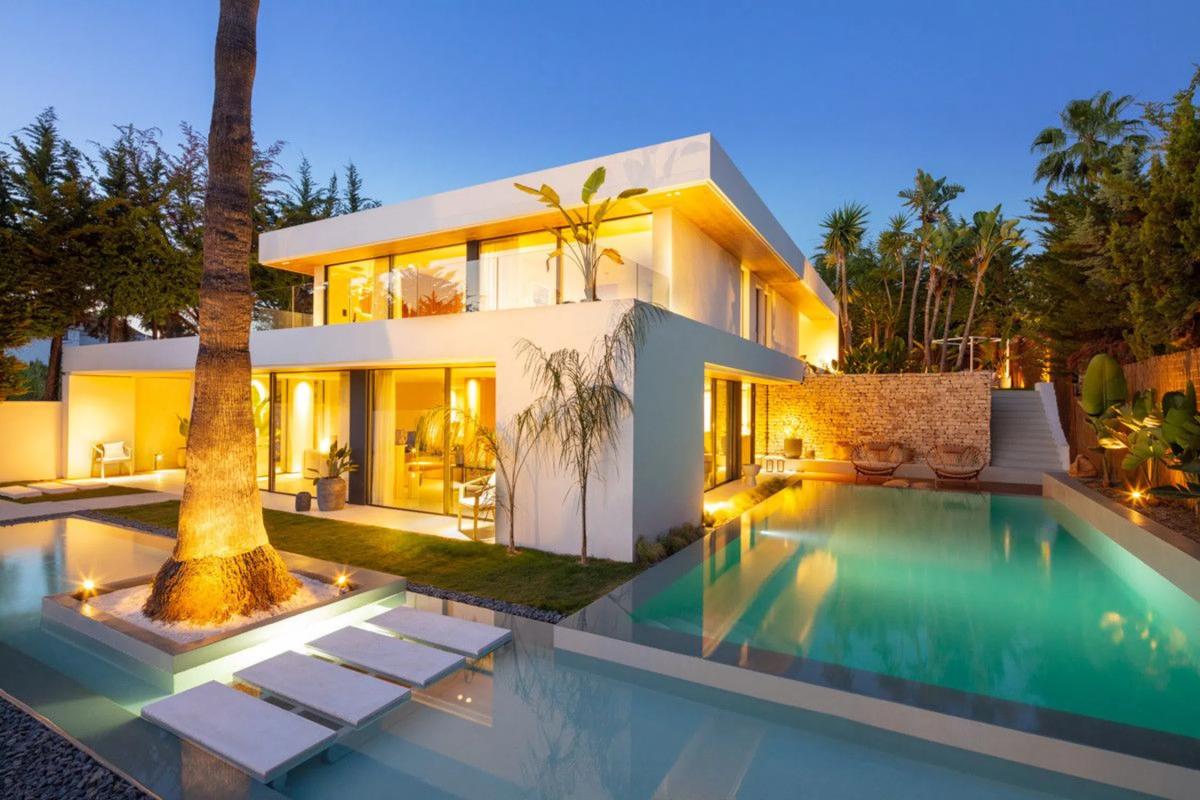 Venta de chalet independiente en Barrio Los Naranjos, Marbella
photo 2