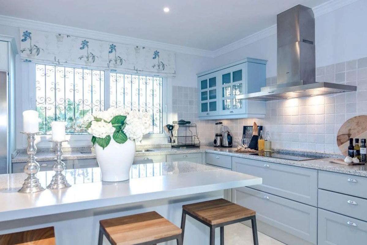 Venta de chalet independiente en Barrio Los Naranjos, Marbella
photo 4