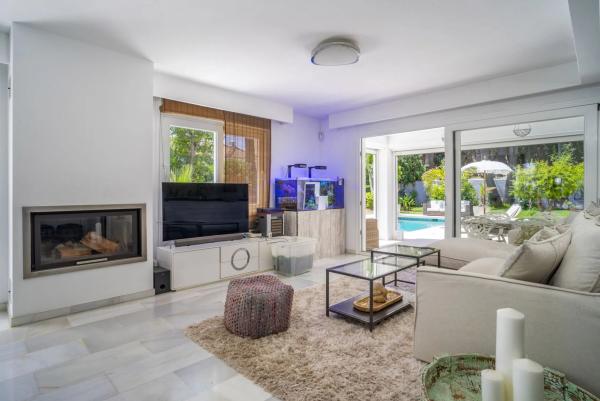 Independent chalet for sale in Barrio Los Naranjos, Marbella
 photo 4