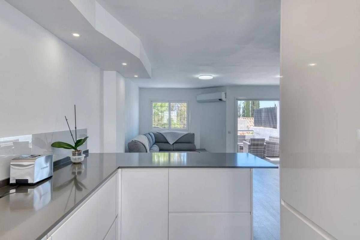 Venta de duplex en Calle Auriga, 38 urbbalkondelgolf, Marbella photo 3