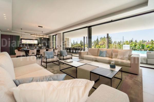 Chalet wolnostojący na sprzedaż w Barrio Los Naranjos, Marbella photo 1