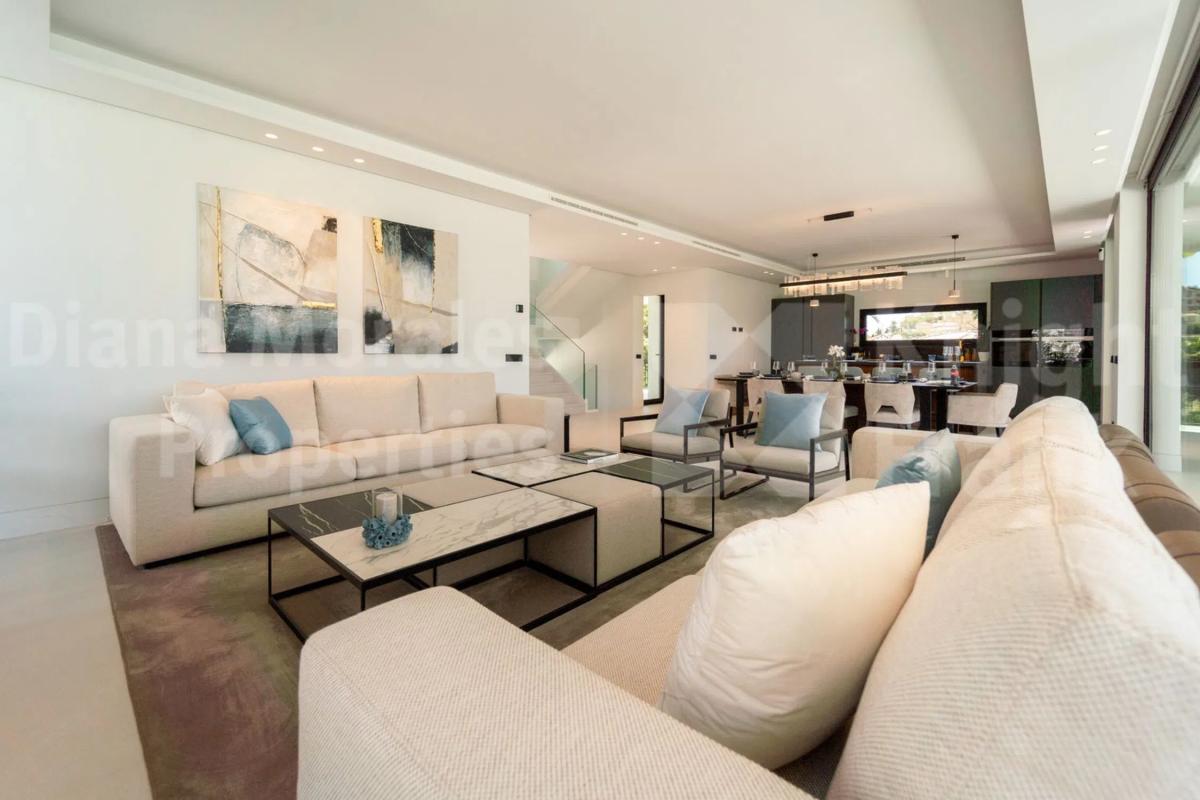 Venta de chalet independiente en Barrio Los Naranjos, Marbella
 photo 2