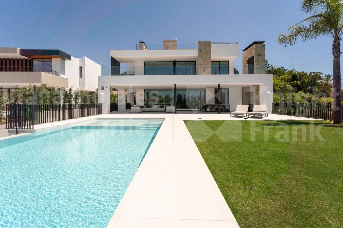Venta de chalet independiente en Barrio Los Naranjos, Marbella
 photo 3