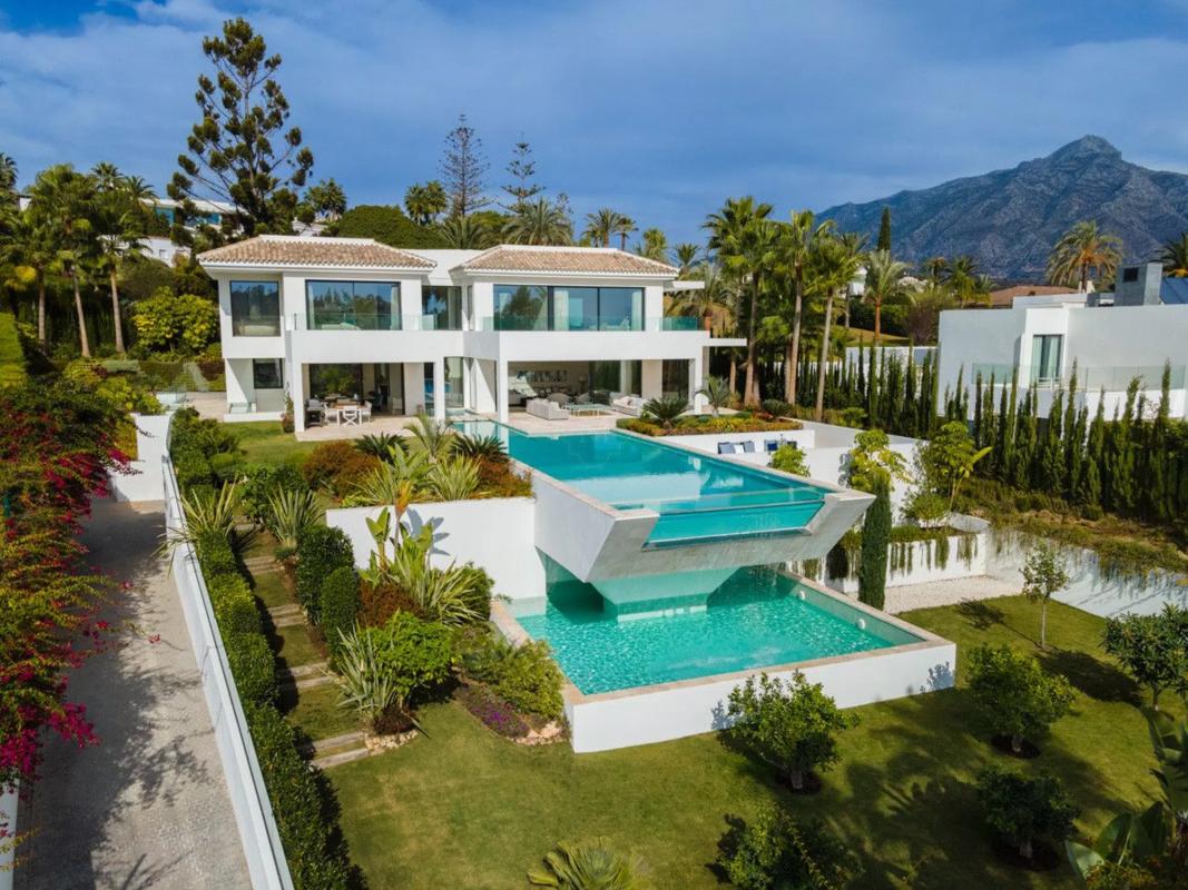 Venta de chalet independiente en Barrio Los Naranjos, Marbella
photo 1