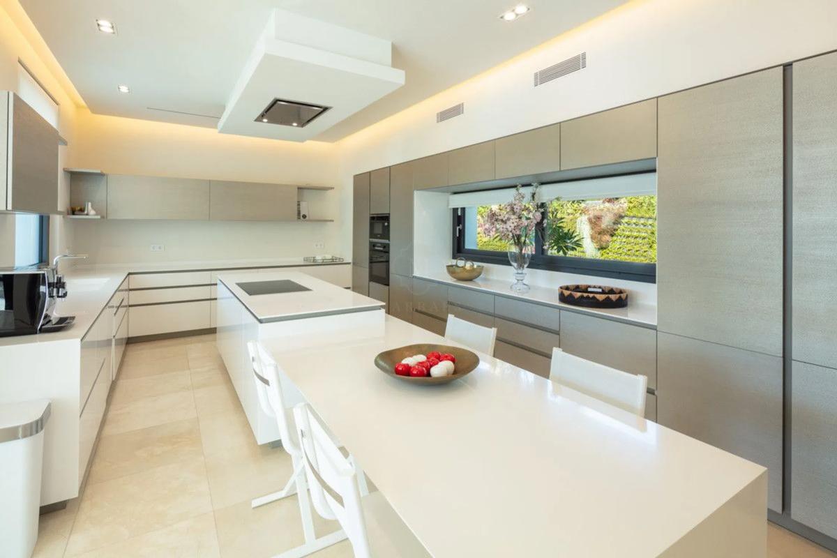 Venta de chalet independiente en Barrio Los Naranjos, Marbella
photo 5